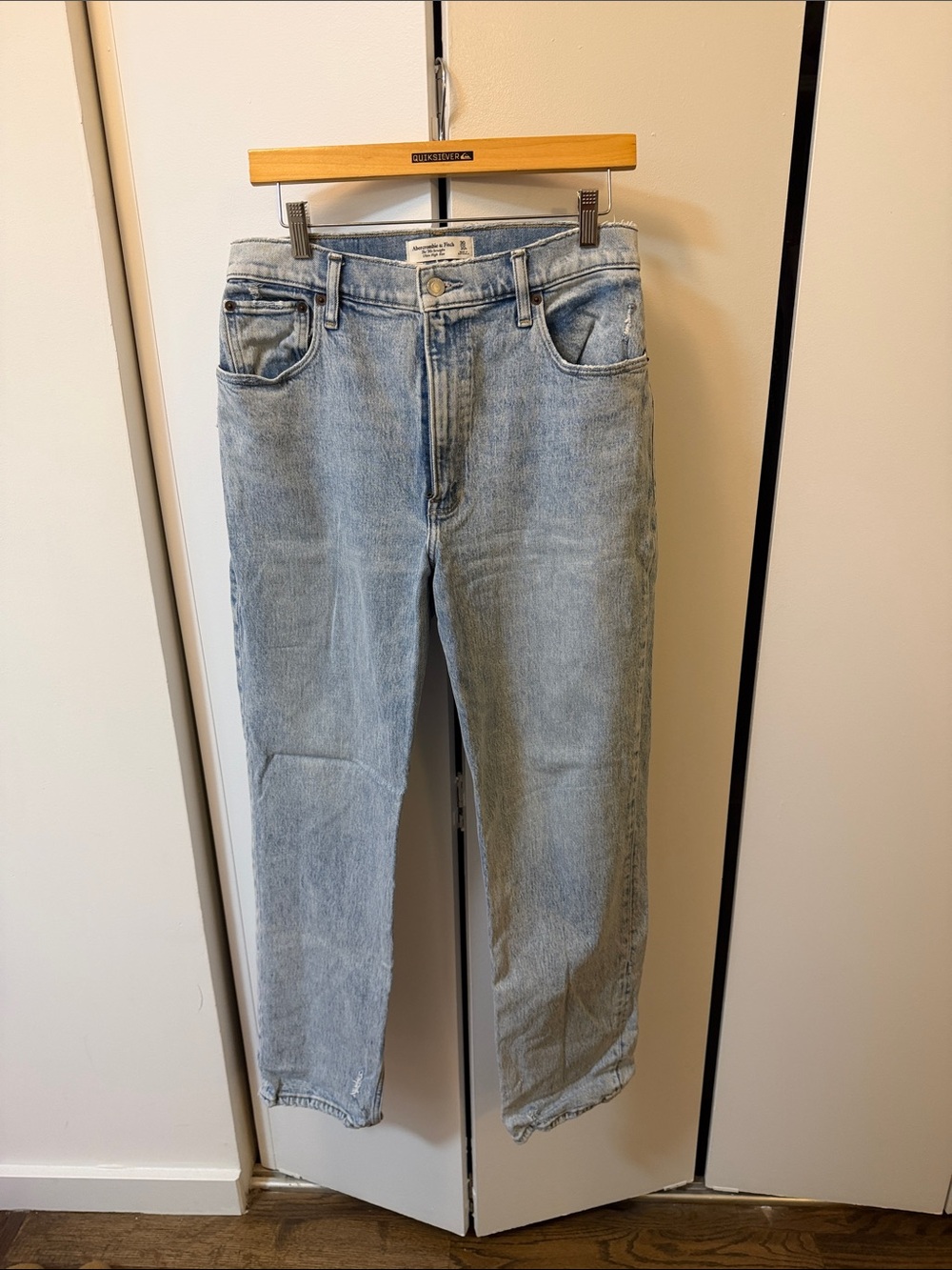Abercrombie Light Wash Curve 90s Straight Ultra High Rise Jean
